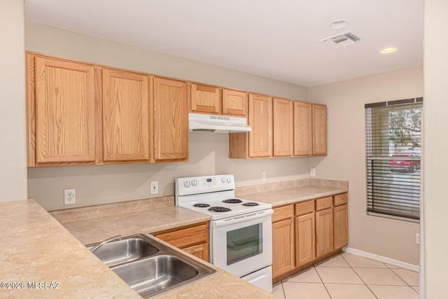 6952 S Ladys Thumb Lane, Tucson, AZ 85756