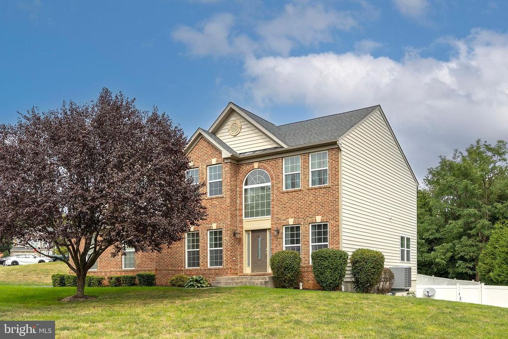 800 LAKE DR, Winchester, VA 22601