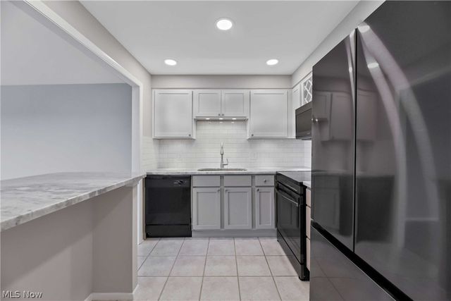 12500 Edgewater Drive 1206, Lakewood, OH 44107