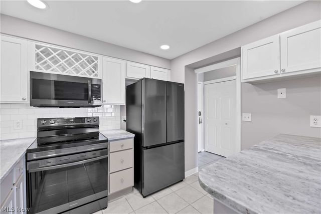 12500 Edgewater Drive 1206, Lakewood, OH 44107
