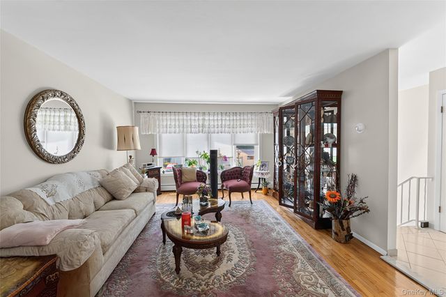 22 Curtis Lane, Yonkers, NY 10710