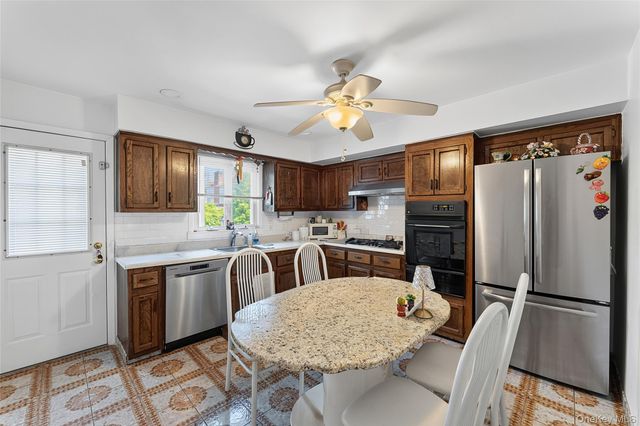 22 Curtis Lane, Yonkers, NY 10710