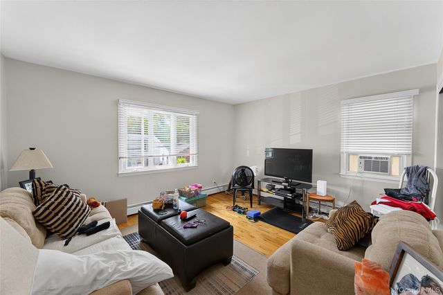 22 Curtis Lane, Yonkers, NY 10710