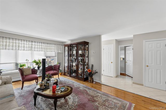 22 Curtis Lane, Yonkers, NY 10710