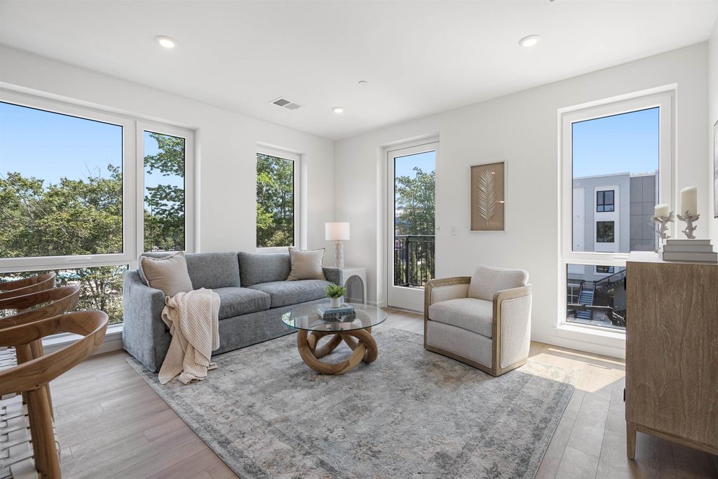80 Constitution Avenue # 332, Portsmouth, NH 03801