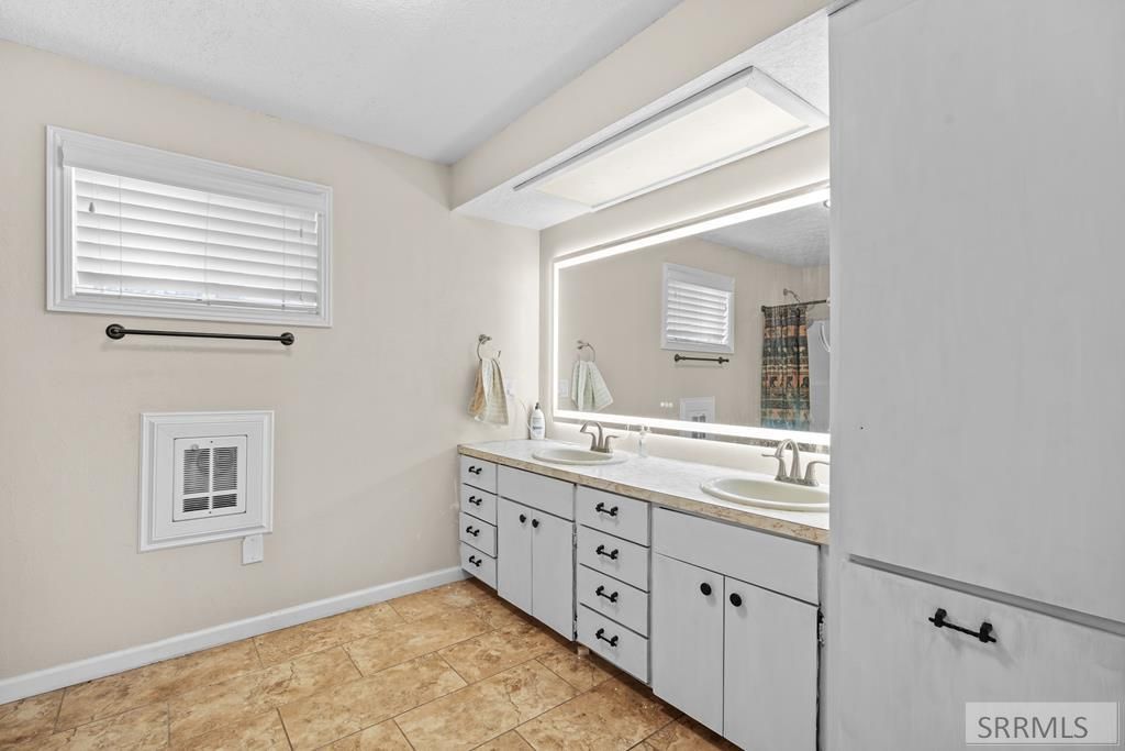 Image 12 of property listing at 11260 N 15th E, Idaho Falls, ID 83401