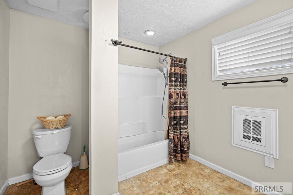 Image 13 of property listing at 11260 N 15th E, Idaho Falls, ID 83401