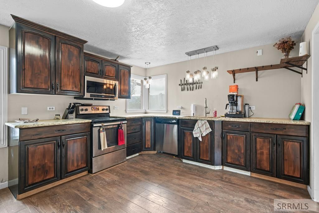 Image 7 of property listing at 11260 N 15th E, Idaho Falls, ID 83401