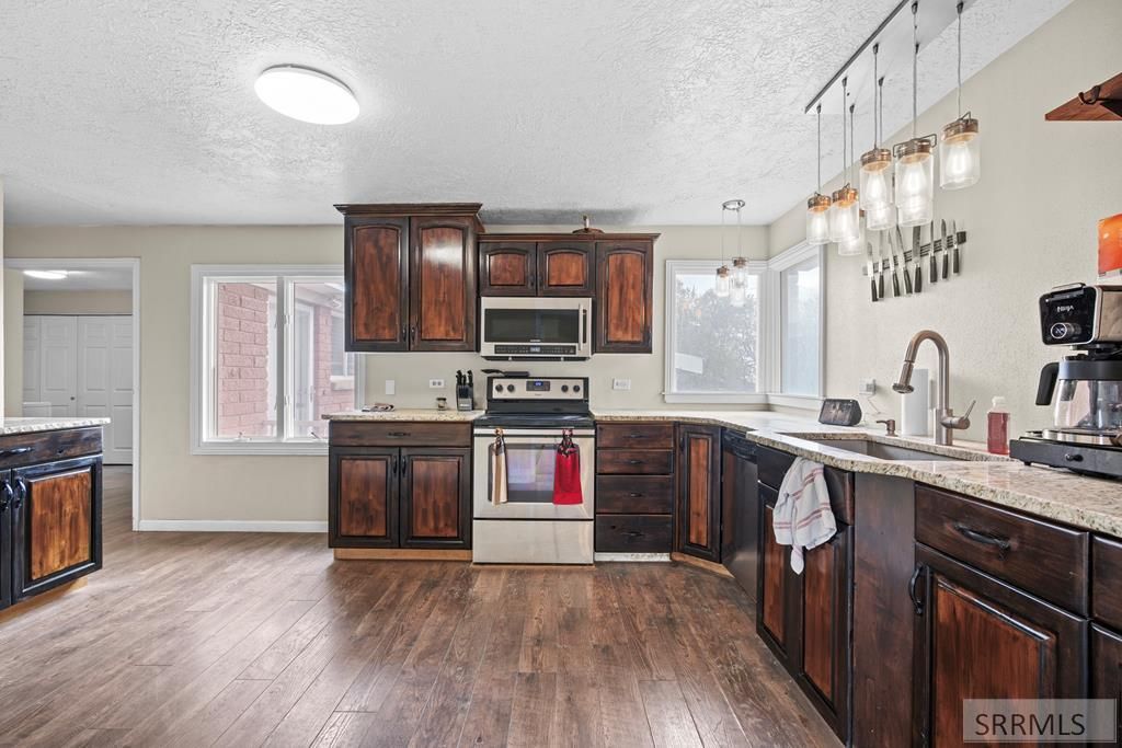 Image 8 of property listing at 11260 N 15th E, Idaho Falls, ID 83401