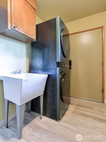 8038 61st Avenue NE, Olympia, WA 98516