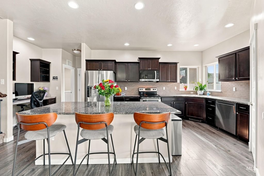 725 E Ionia Dr, Meridian, ID 83642 photo 3