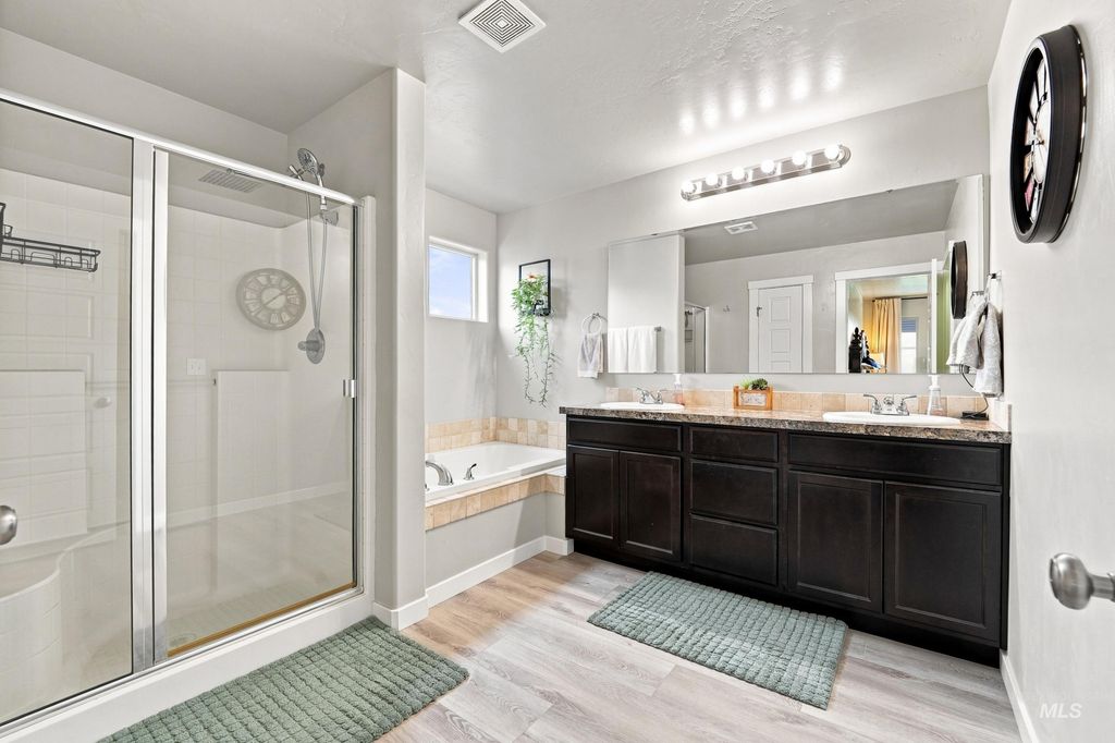 725 E Ionia Dr, Meridian, ID 83642 photo 5