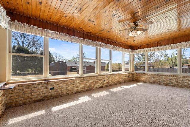 1515 Pine Tree Lane, Mountain Home, AR 72653