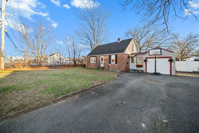 103 Lauzier Ter, Chicopee, MA 01020