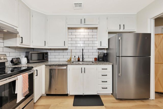 2409 W Dallas St, Wichita, KS 67217