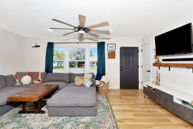 2409 W Dallas St, Wichita, KS 67217