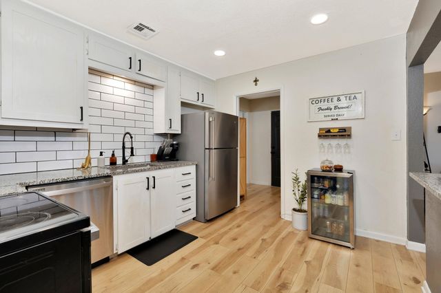 2409 W Dallas St, Wichita, KS 67217