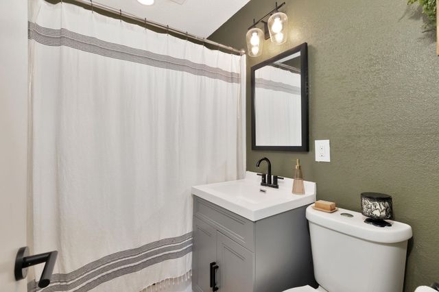 2409 W Dallas St, Wichita, KS 67217