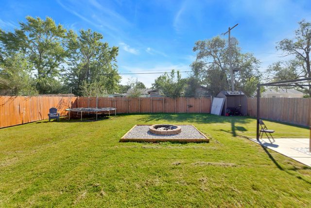 2409 W Dallas St, Wichita, KS 67217