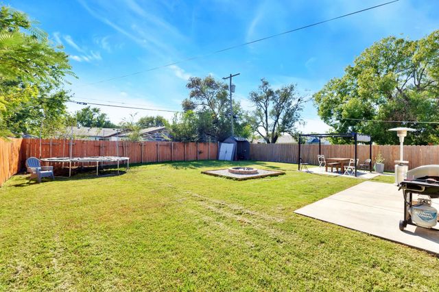 2409 W Dallas St, Wichita, KS 67217