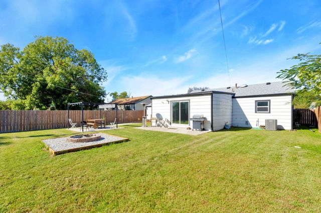 2409 W Dallas St, Wichita, KS 67217