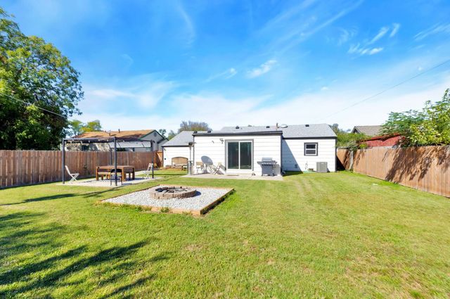 2409 W Dallas St, Wichita, KS 67217