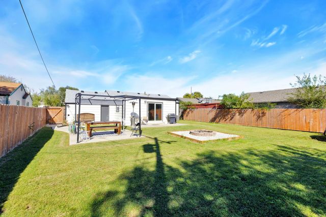 2409 W Dallas St, Wichita, KS 67217