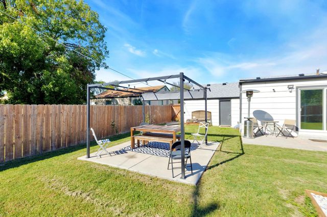 2409 W Dallas St, Wichita, KS 67217