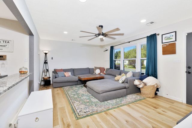 2409 W Dallas St, Wichita, KS 67217