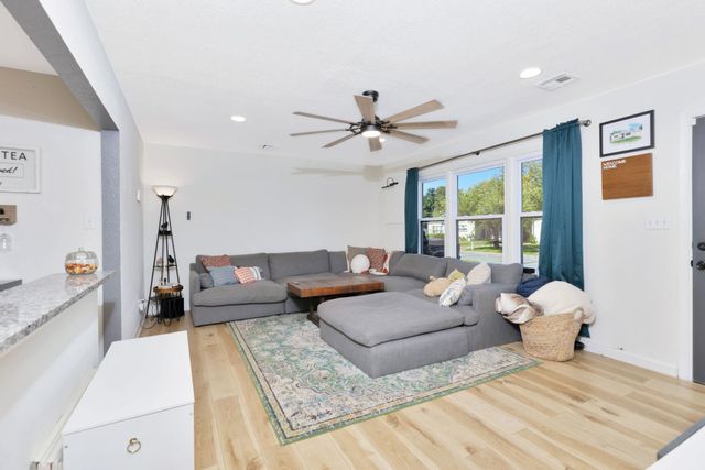 2409 W Dallas St, Wichita, KS 67217