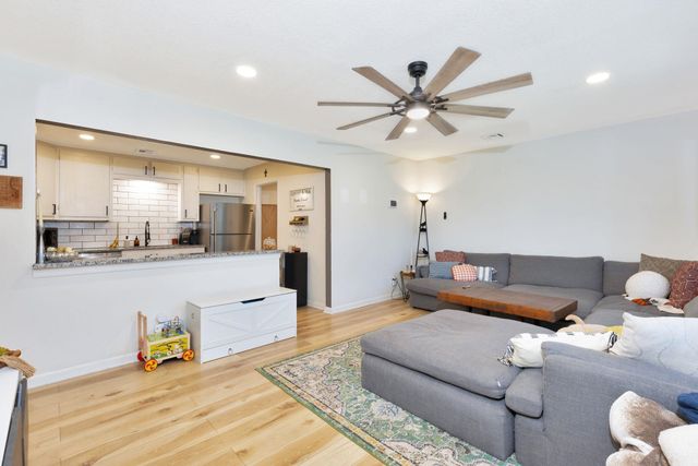 2409 W Dallas St, Wichita, KS 67217