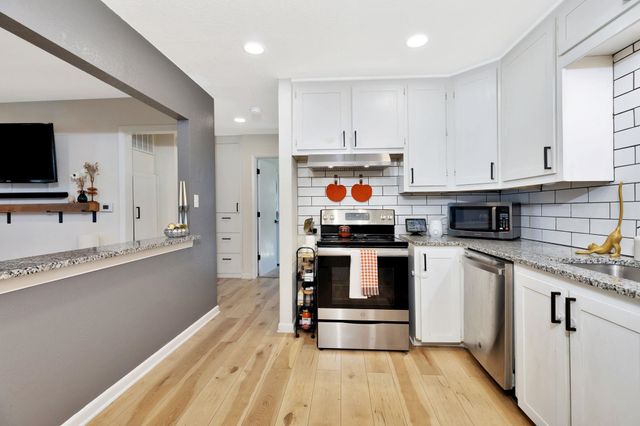 2409 W Dallas St, Wichita, KS 67217