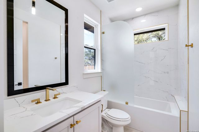 486 James, Castroville, TX 78009