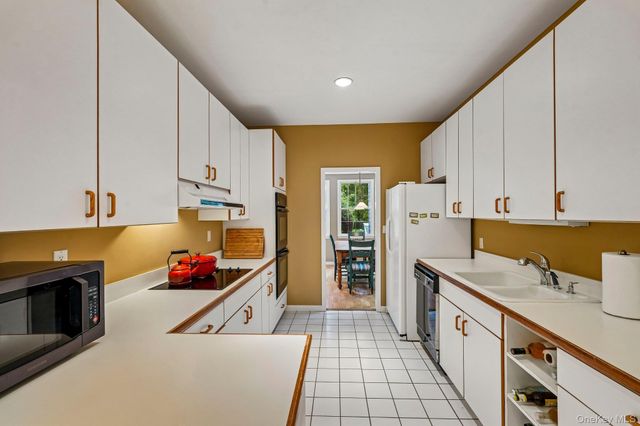 38 Woodlands Drive, Tuxedo Park, NY 10987