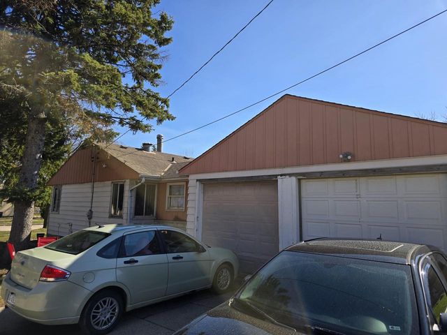 5471 74th STREET, Milwaukee, WI 53218