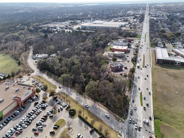 3720 W Illinois Avenue, Dallas, TX 75211