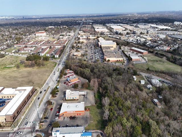 3720 W Illinois Avenue, Dallas, TX 75211