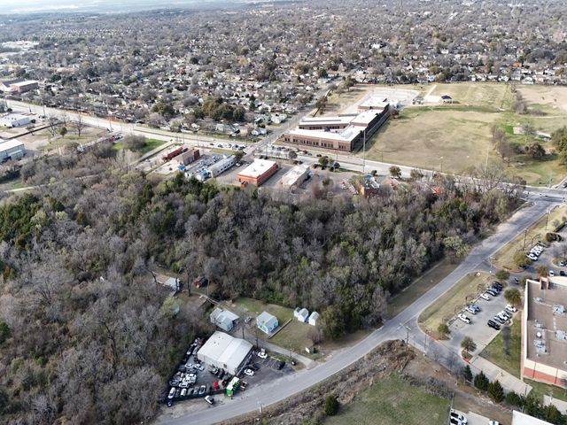 3720 W Illinois Avenue, Dallas, TX 75211