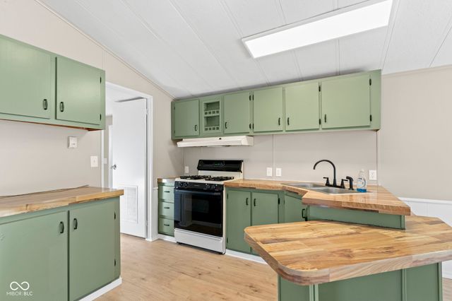 928 S Bloomington Trail Road, Scottsburg, IN 47170