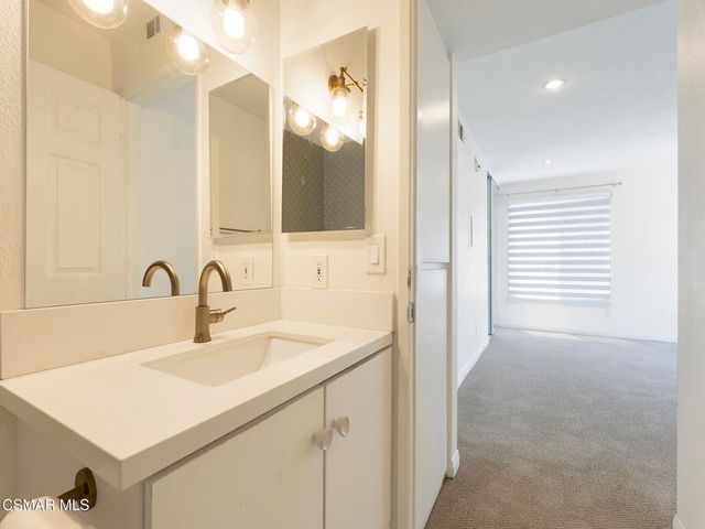 5535 Canoga Avenue 320, Woodland Hills, CA 91367