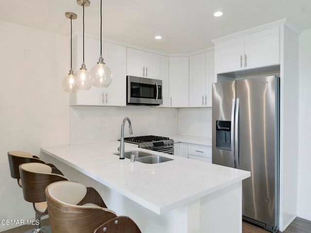 5535 Canoga Avenue 320, Woodland Hills, CA 91367