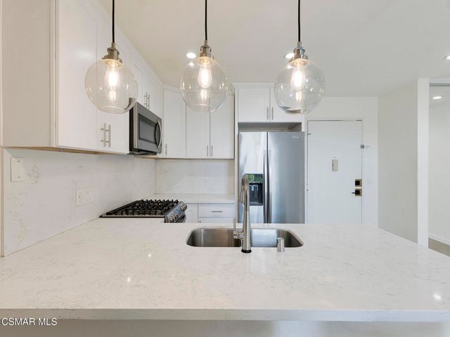 5535 Canoga Avenue 320, Woodland Hills, CA 91367