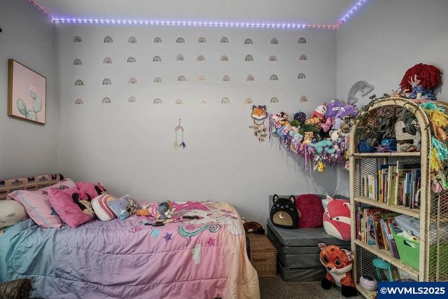 411 NW Crater Lake Dr, Dallas, OR 97338