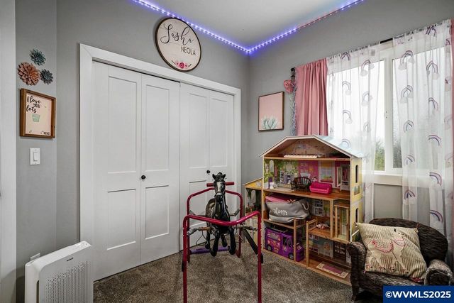 411 NW Crater Lake Dr, Dallas, OR 97338