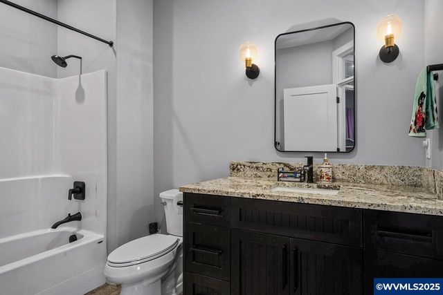 411 NW Crater Lake Dr, Dallas, OR 97338