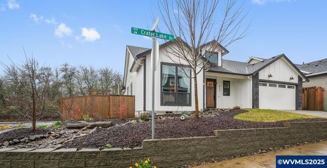 411 NW Crater Lake Dr, Dallas, OR 97338