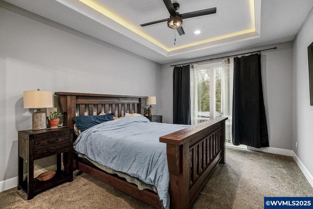 411 NW Crater Lake Dr, Dallas, OR 97338