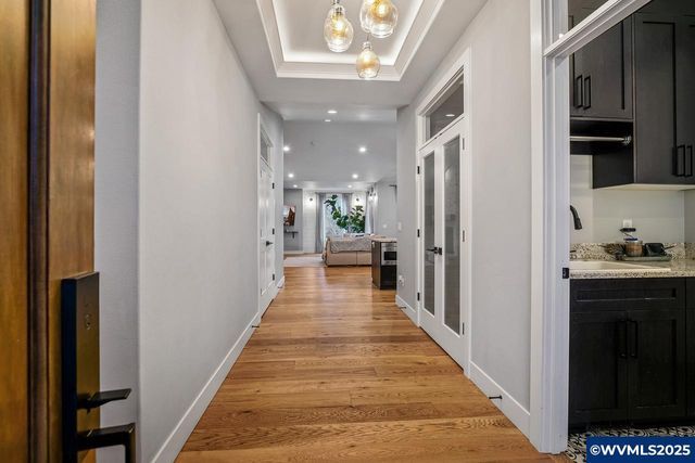 411 NW Crater Lake Dr, Dallas, OR 97338