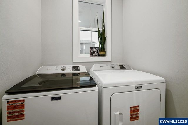 411 NW Crater Lake Dr, Dallas, OR 97338