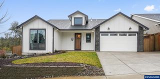 411 NW Crater Lake Dr, Dallas, OR 97338